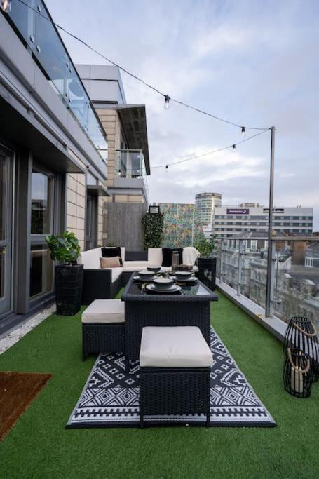 Penthouse Noir - Wyndale Living - Central Bham 2Br バーミンガム エクステリア 写真